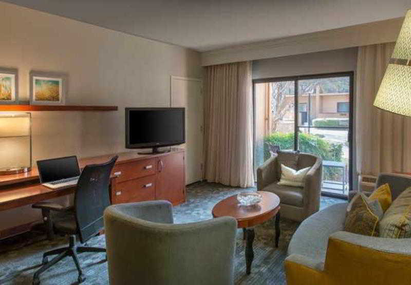 Courtyard Dallas Addison Midway Buitenkant foto