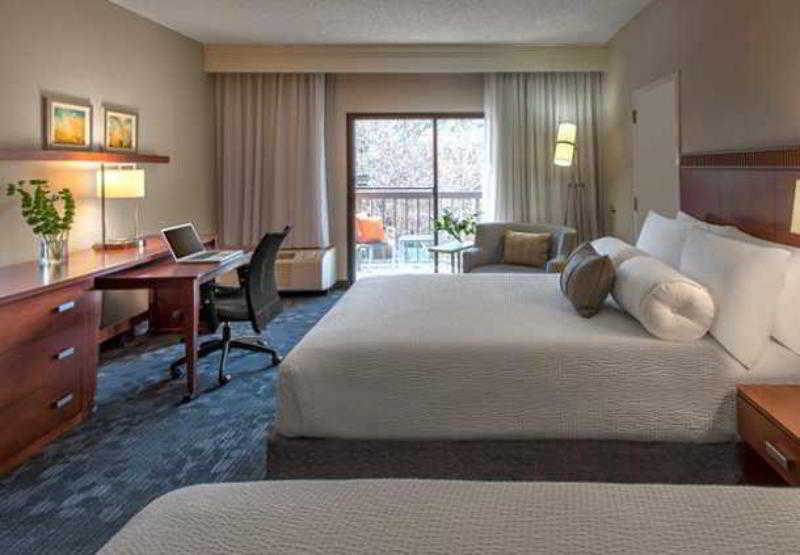 Courtyard Dallas Addison Midway Buitenkant foto