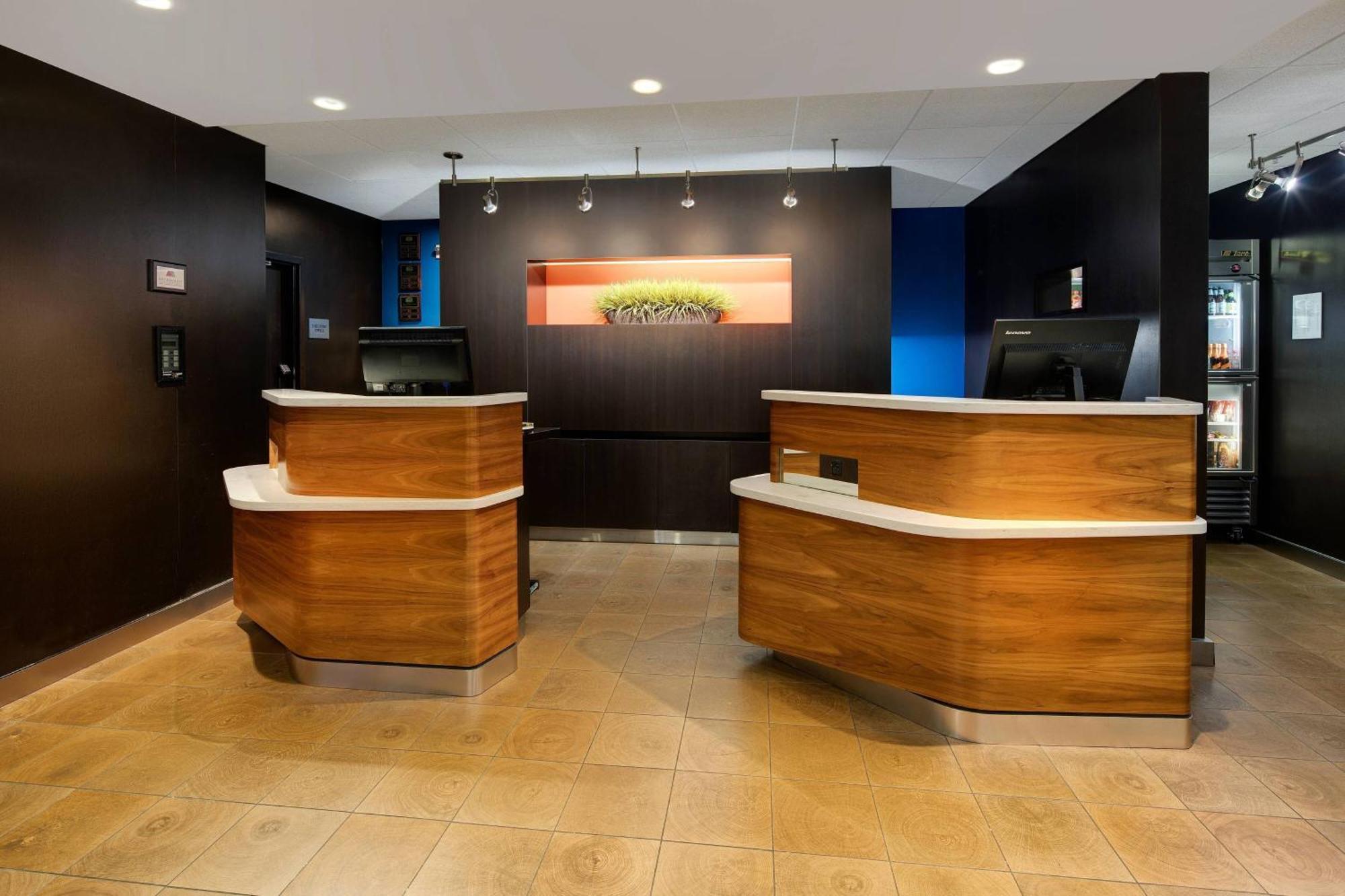 Courtyard Dallas Addison Midway Buitenkant foto