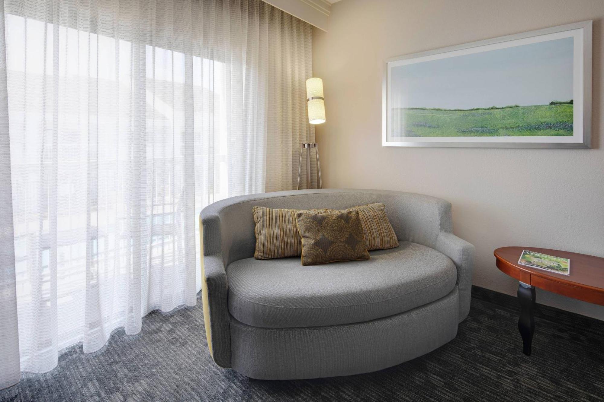 Courtyard Dallas Addison Midway Buitenkant foto