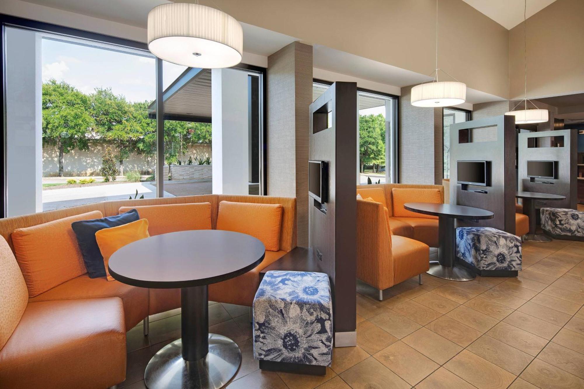 Courtyard Dallas Addison Midway Buitenkant foto