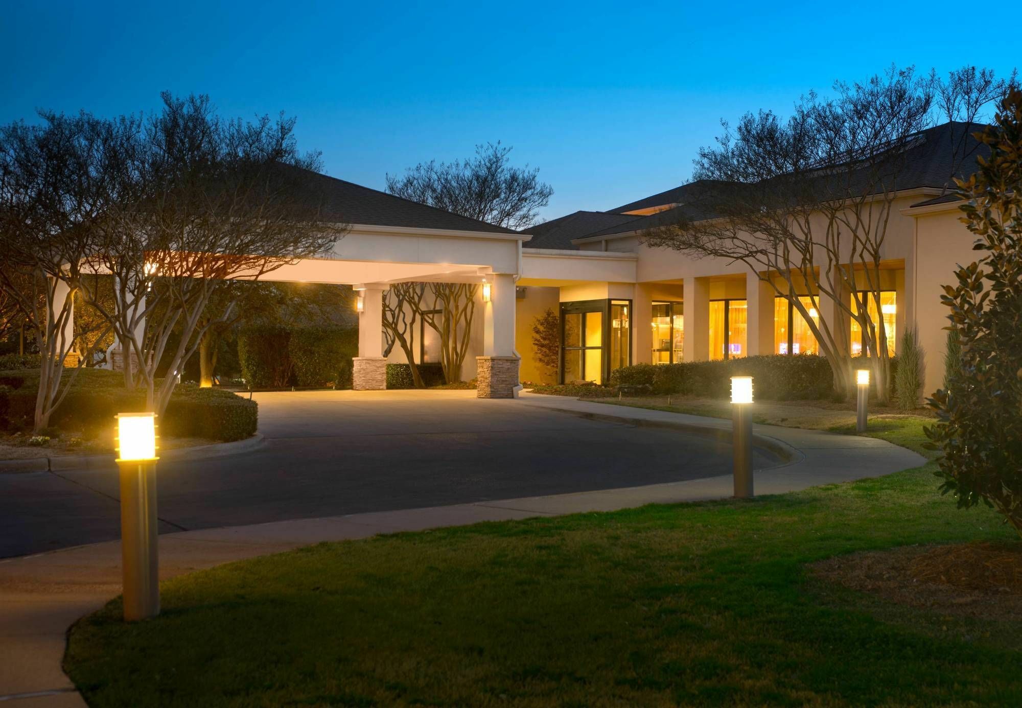 Courtyard Dallas Addison Midway Buitenkant foto
