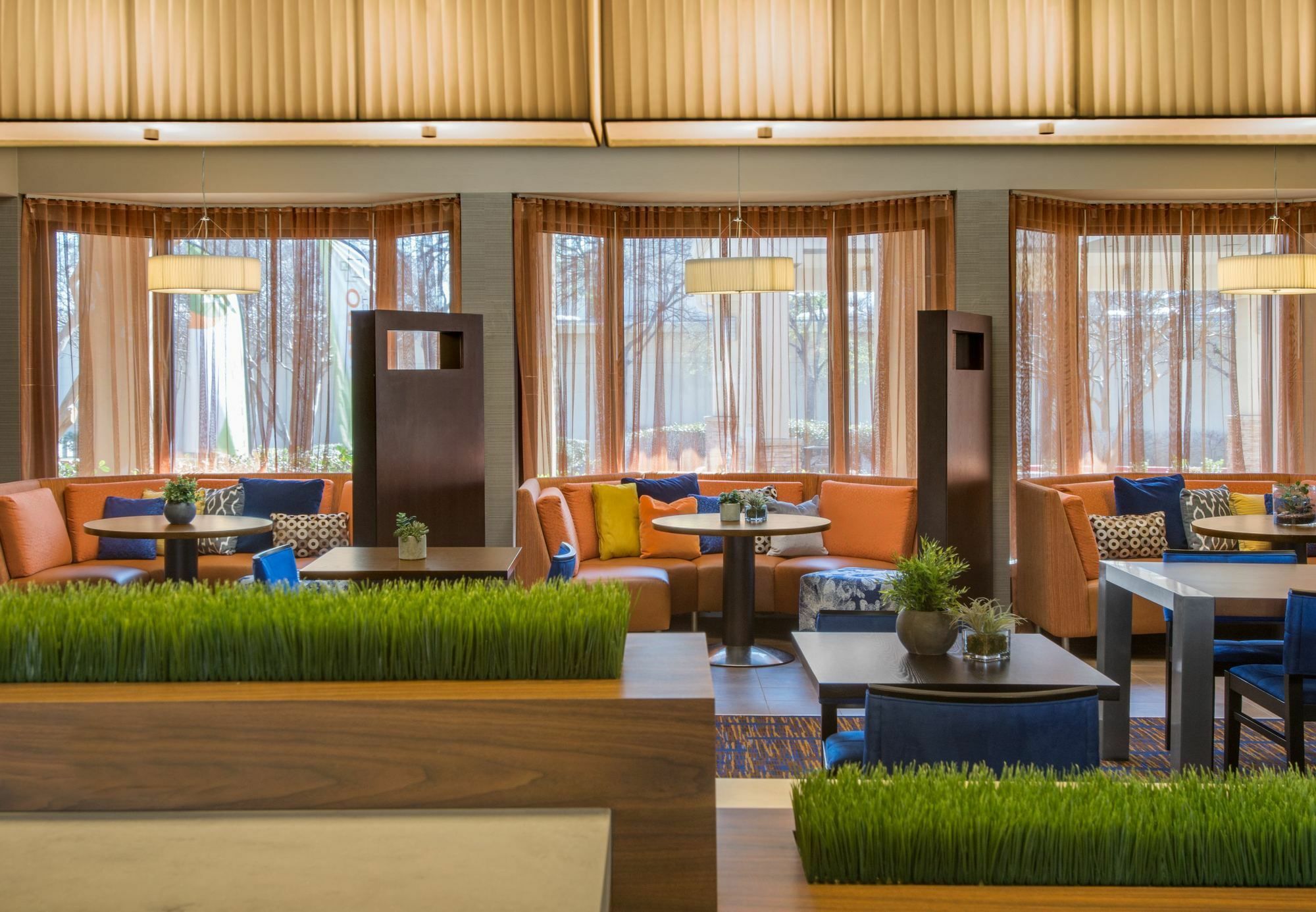 Courtyard Dallas Addison Midway Buitenkant foto