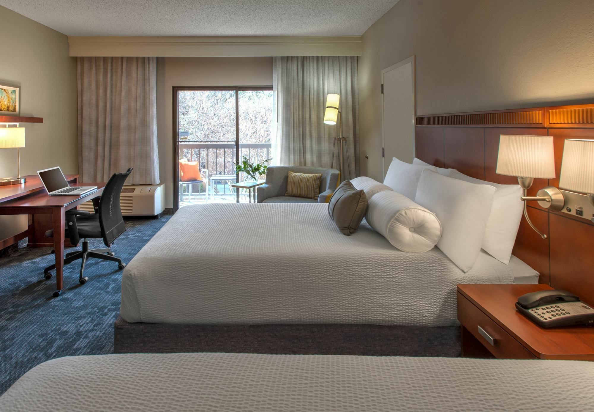 Courtyard Dallas Addison Midway Buitenkant foto